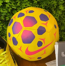 Nike Bola de Futebol Skills