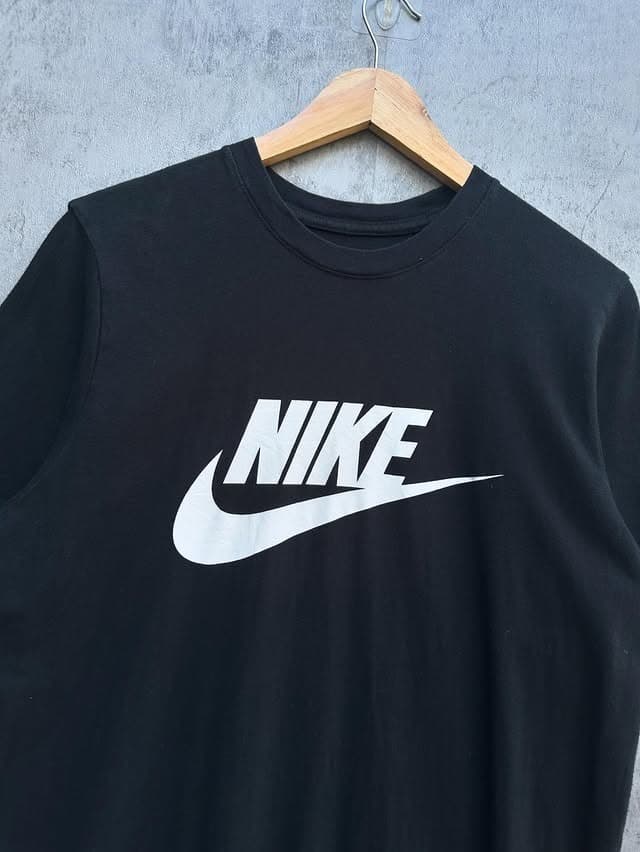 Nike Camiseta Sportswear Icon Futura