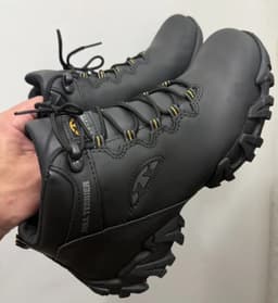 Bull Terrier Bota Sparks Trilha