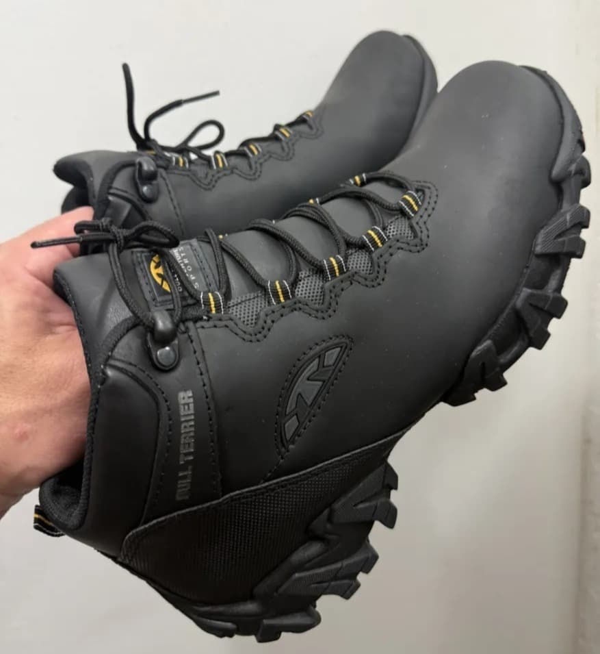 Bull Terrier Bota Sparks Trilha